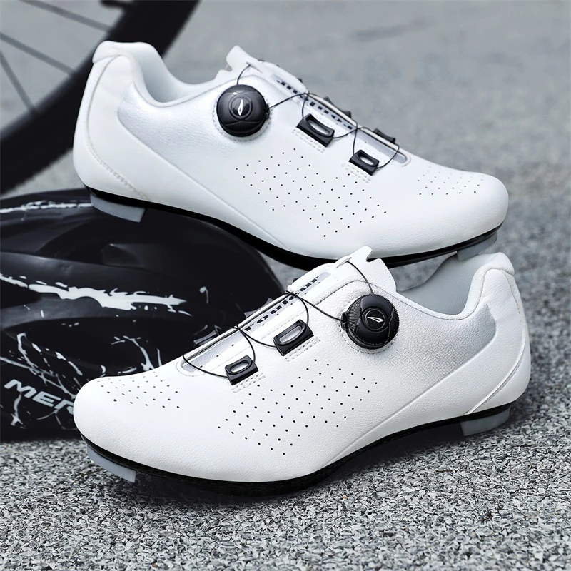 ロードサイクリングシューズ SPD クリップレスバイクシュー - Clipless Mtb Shoes のレビューと価格